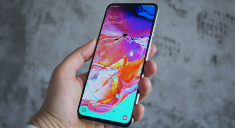 Нужна ли Samsung Galaxy S10 защита экрана?