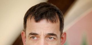 Артист Дмитрий Певцов рассказал, что привык жить в долгах