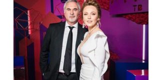 Альбина Джанабаева предстала в стильном образе «роковой красотки»