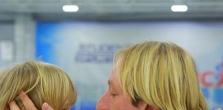 Евгений Плющенко показал подписчикам видео встречи с сыном в аэропорту Японии