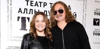 Юлия Проскурякова вместе с Игорем Николаевым и дочерью Вероникой исполнили «утреннюю импровизацию» на песню «Мяукник»