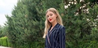 Кристина Асмус показала редкое семейное фото с родителями и тремя сёстрами