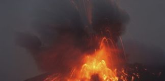 На курильском острове уничтожено все живое из-за извержения вулкана Райкоке