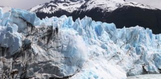 Под ледниками Гренландии найдены затерянные озера