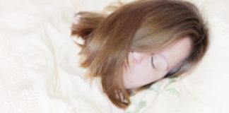 Чистая кожа и здоровый вид: названа оптимальная продолжительность сна