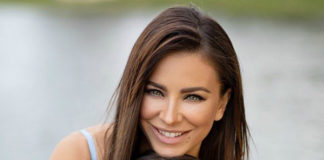 Ани Лорак с 7-летней дочерью Софией прошлась по ковровой дорожке Премии МУЗ-ТВ