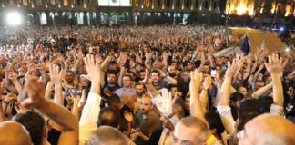 Покинувший парламент Грузии депутат отреагировал на события в Тбилиси