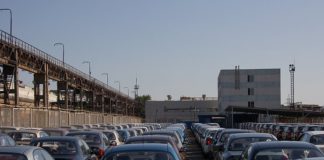 Украинские власти приняли закон о запрете ввоза автомобилей и предметов быта из России