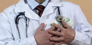 Майские указы Путина о повышении зарплаты медикам не смогли выполнить 60% регионов России