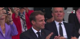 Француз пролетел над Парижем на реактивной летающей доске (ВИДЕО)