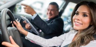 Блондинка за рулем: что нужно знать, отправляясь на тест-драйв в автосалон