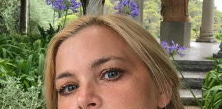 41-летняя Ирина Пегова опубликовала пляжное видео с отдыха во Франции