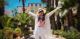 Алена Хмельницкая улетела в Испанию с молодым бойфрендом