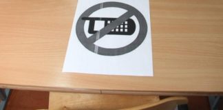 С 1 сентября в учебных заведениях могут запретить смартфоны