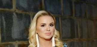 Анна Семенович порадовала мужскую аудиторию снимками в купальнике