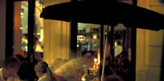 Мужчина отказался платить на свидании и возжелал общественного суда