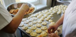 50 детей отравились в летнем лагере на Украине