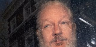 Лондон пообещал защитить Ассанжа от стран со смертной казнью