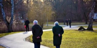 В США прожившие в браке 71 год супруги скончались в один день