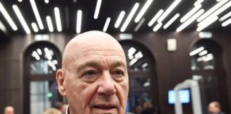 Познер назвал мобильные телефоны угрозой человечеству