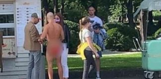 В Парке Горького заметили голого мужчину