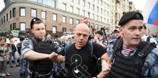 В Москве на акции оппозиции задержали более тысячи человек