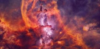 Похожа на Статую Свободы: НАСА сделало фотографию туманности NGC 3576