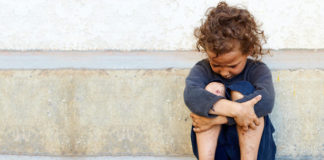 В Ленобласти обнаружили избитую трёхлетнюю девочку