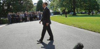 Министр труда США покидает пост на фоне скандала с обвиненным в сутенерстве миллиардером