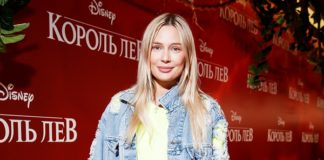 36-летняя Наталья Рудова второй раз за неделю вышла в свет без штанов