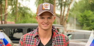 Дмитрий Тарасов показал, как занимается в зале с загипсованной ногой