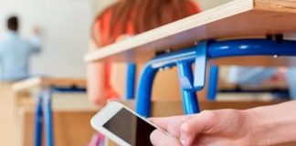 Зампред комитета Госдумы хочет ввести для школьников новый телефон «шкулфон», его должны покупать родители