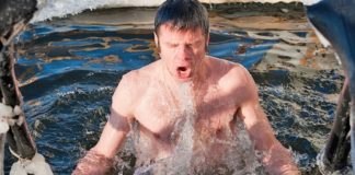Ныряние в ледяную прорубь помогает справиться с тревожностью