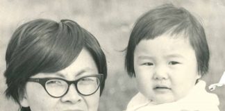 48-летняя Анита Цой трогательно поздравила маму с днем рождения, опубликовав архивное фото с ней