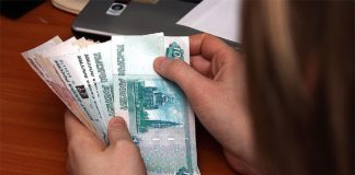 Эксперты поделились мнением, сколько нужно зарабатывать, чтобы нормально жить