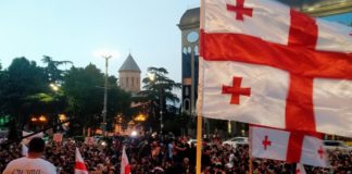 Протестующие в Тбилиси требуют уволить ведущего «Рустави-2» после его слов о Путине — Инфореактор