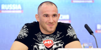 Видео проигрыша Олейника Харрису за 12 секунд боя на турнире UFC появилось в Сети