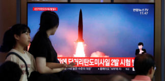 Северная Корея запустила два неопознанных снаряда