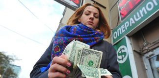 Эксперты: Доллар в России взлете до 70 рублей