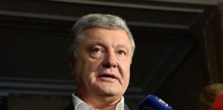Против Порошенко открыли дело за поездку на Мальдивы