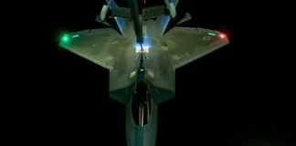 Поврежденный F-22 заметили в Сирии
