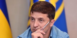 Зеленский пообещал украинцам упростить поездки в Крым