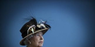 Королева Елизавета разочаровалась в британских политиках