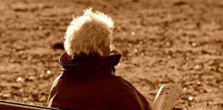 На что идут люди ради пенсии: женщина жила полгода с трупом мужа