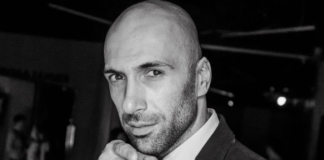 Евгений Папунаишвили прилетел с женой и дочерью в Грецию на отдых