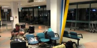 В Японии 1700 человек ночевали в аэропорту из-за тайфуна