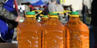 Россиянин отравился подсолнечным маслом и умер