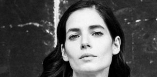 Юлия Снигирь разместила снимок в готическом образе