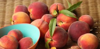 Варенье из персиков дольками янтарное на зиму — рецепт с орехами и без