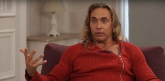 Тарзан продемонстрировал упражнение для подтянутого живота